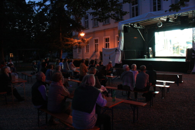 Sommerkino bei der KulturBühneRied: "Rettet das Dorf" ©: kuli - Kultur.Land.Impulse